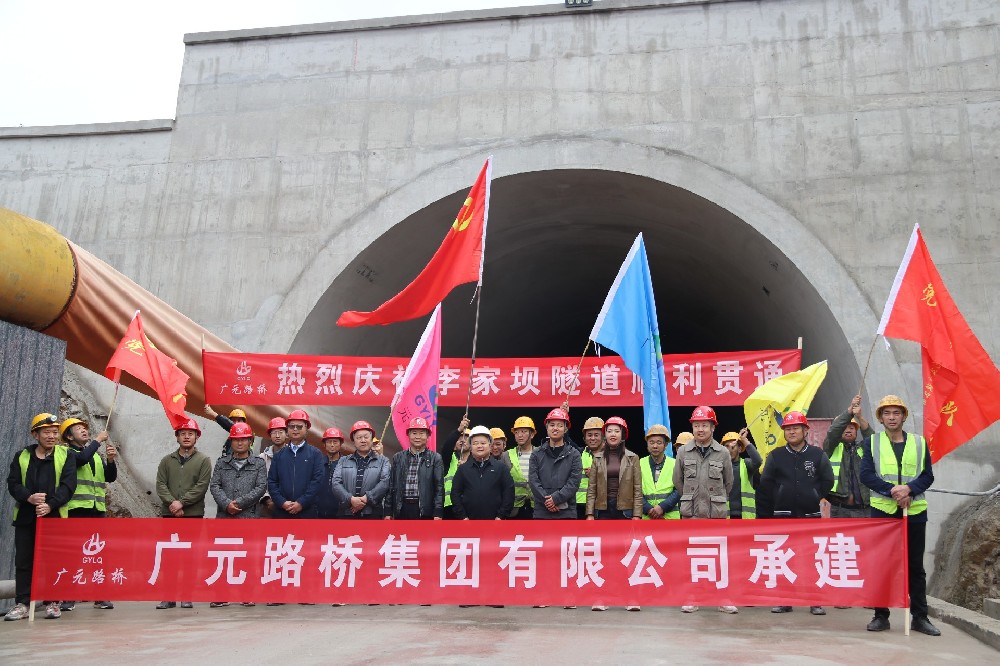 í�㾢ͷ ������ǰ �߿ӿ���Ŀ��Ұ�����˳������