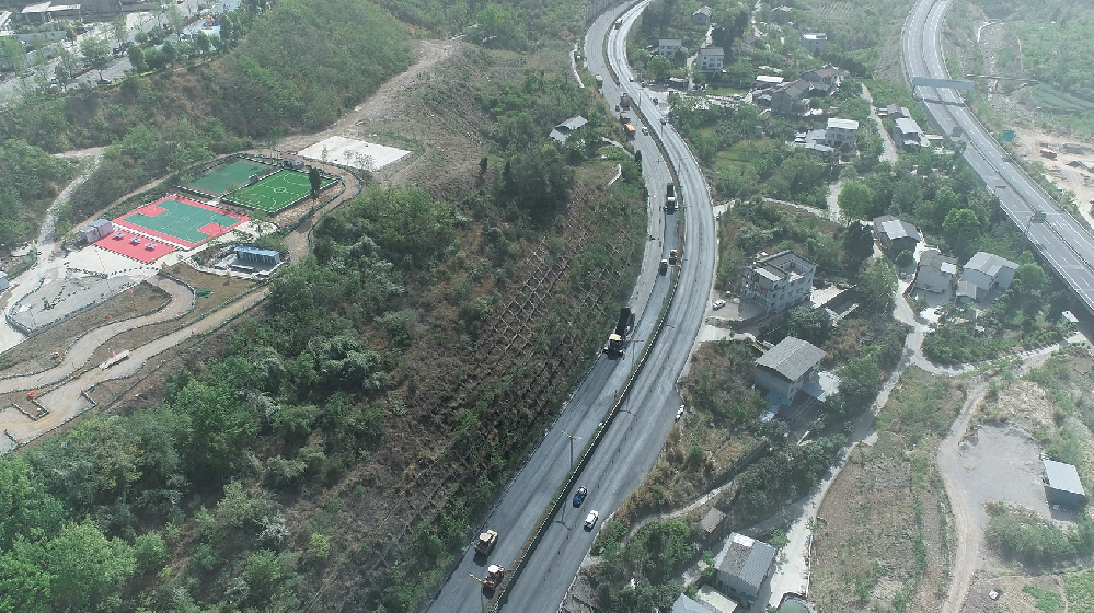 �����������������¡���G108����������Ҥ��������ѧУ·�ڶδ��޹�����Ŀ������